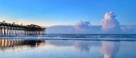 Beach nearby, sun loungers, beach towels