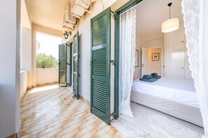 3 室のベッドルーム、アイロン / アイロン台、WiFi (無料)、ベッドシーツ