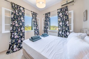 3 bedrooms, iron/ironing board, free WiFi, bed sheets - Country House 'Kipos' with Mountain View, Private Outdoor Pool and Air Conditioning (?e????a)