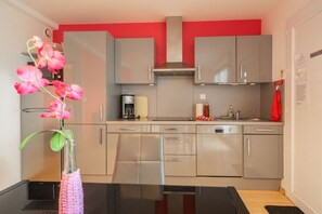 Frigorífic, microones, forn i placa de cuina 