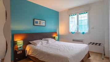 1 habitación, tabla de planchar con plancha, wifi gratis y ropa de cama