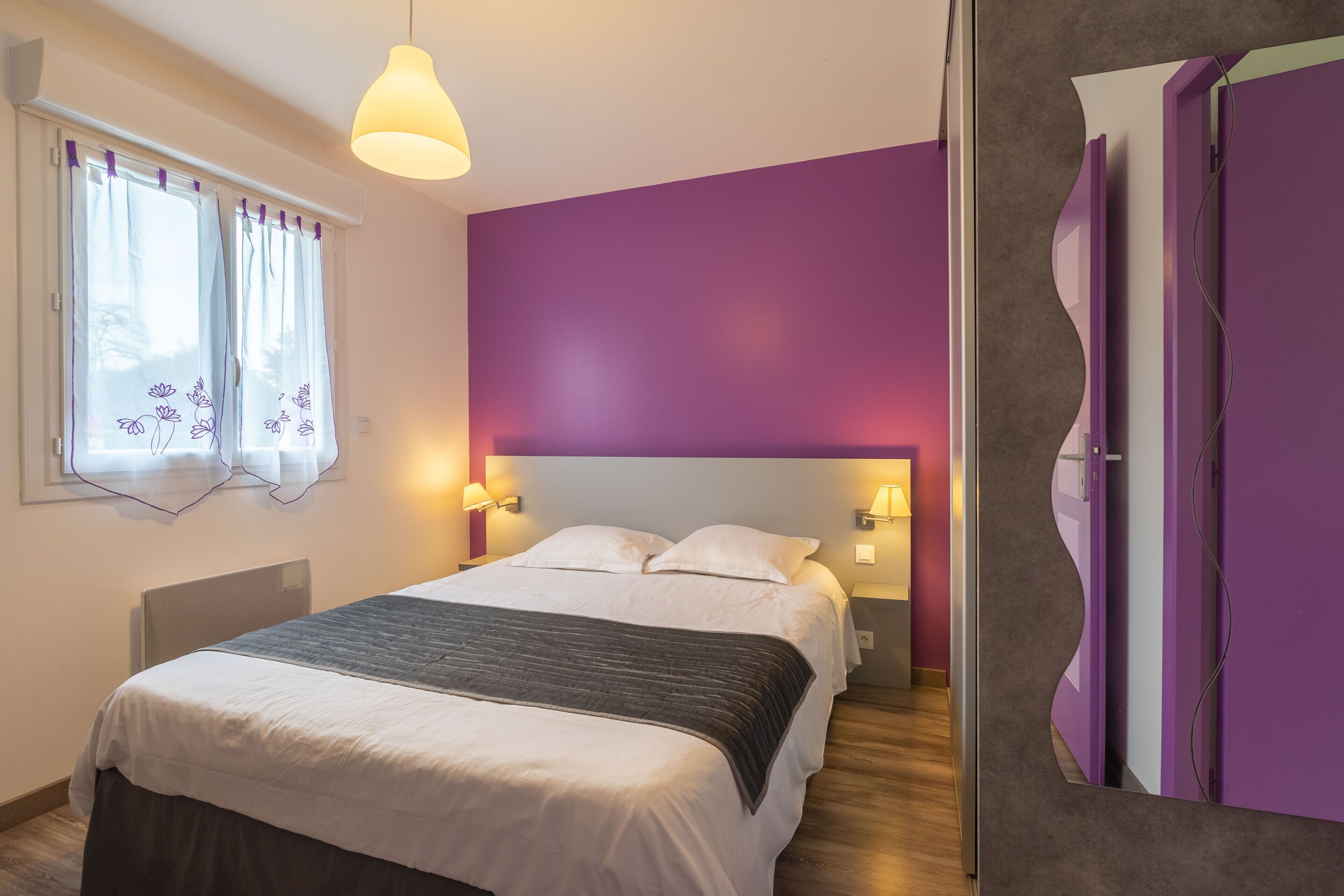 1 habitación, tabla de planchar con plancha, wifi gratis y ropa de cama 