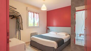 1 bedroom, iron/ironing board, free WiFi, bed sheets