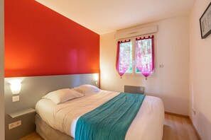 2 habitaciones, tabla de planchar con plancha y wifi gratis 