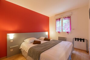2 chambres, fer et planche à repasser, Wi-Fi gratuit, draps fournis