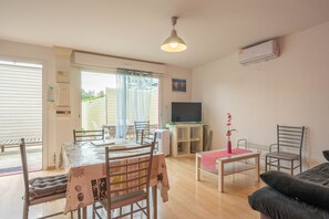 Interior - Apartment 'Le Clos Du Champ De L'Amour - La Rochelle' with Private Pool, Wi-Fi and AC (Saint-Simon-de-Bordes)