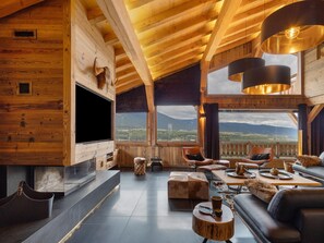 TV, lareira, console de videogame