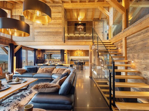 Chalet 'Isabella Lodge Pyrénées' with Lake View, Private Terrace and Wi-Fi