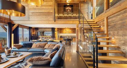 Chalet 'Isabella Lodge Pyrénées' with Lake View, Private Terrace and Wi-Fi