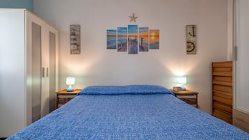 3 makuuhuonetta, silitysrauta/-lauta, ilmainen Wi-Fi, vuodevaatteet