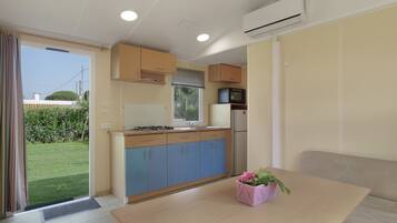 Refrigerador, horno, placa de cocina, cafetera/tetera