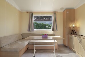 Living area - Mobile Home 'Calma' with Mountain View, Shared Terrace and Air Conditioning (Barbate)