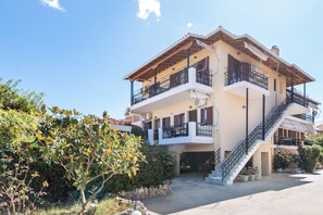 Exterior - Studio Apartment 'Vaso' with Mountain View, Wi-Fi and Air Conditioning (Nikiana)