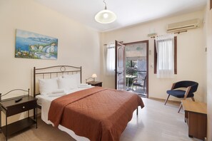 Free WiFi, bed sheets - Studio Apartment 'Vaso' with Mountain View, Wi-Fi and Air Conditioning (Nikiana)