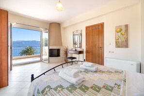 3 bedrooms, iron/ironing board, free WiFi, bed sheets - Apartment 'Villa Aeropi' with Sea View, Wi-Fi and Air Conditioning (Nikiana)