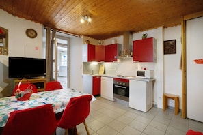 Oven, stovetop, dishwasher, electric kettle
