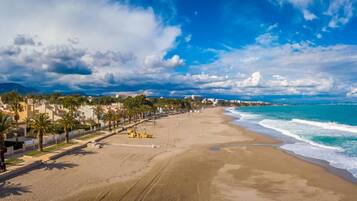 Una spiaggia nelle vicinanze