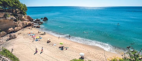 Una playa cerca