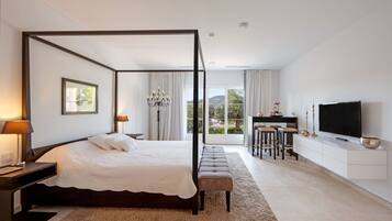 4 slaapkamers, een strijkplank/strijkijzer, gratis wifi, beddengoed