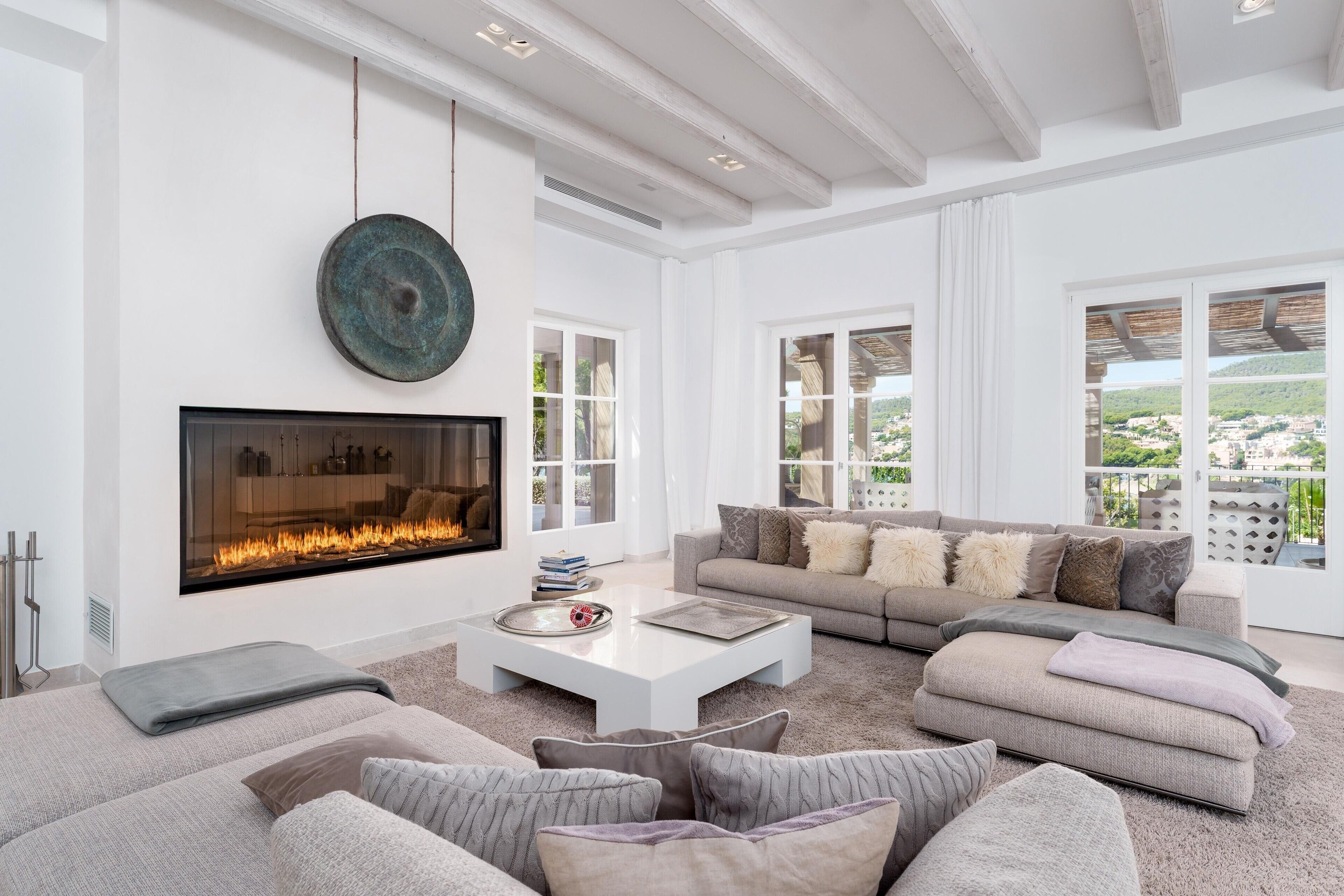 TV, caminetto, tavolo da ping pong