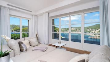 Televisión, chimenea, mesa de ping pong