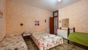 1 bedroom, free WiFi, bed sheets