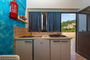 Fridge, cookware/dishes/utensils, spices - Apartment 'Numero 7' with Shared Terrace, Wi-Fi and Air Conditioning (Ficarra)