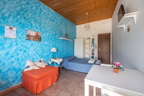 1 bedroom, free WiFi, bed sheets - Apartment 'Numero 6' with Shared Terrace, Wi-Fi and Air Conditioning (Ficarra)