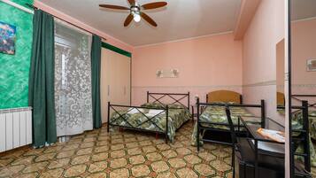 1 室のベッドルーム、WiFi (無料)、ベッドシーツ