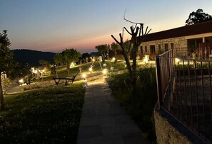 Property grounds - Quinta of Carvoeiras  'Casa Do Caseiro - T2' with Lake View, Wi-Fi and Air Conditioning (Vieira do Minho)