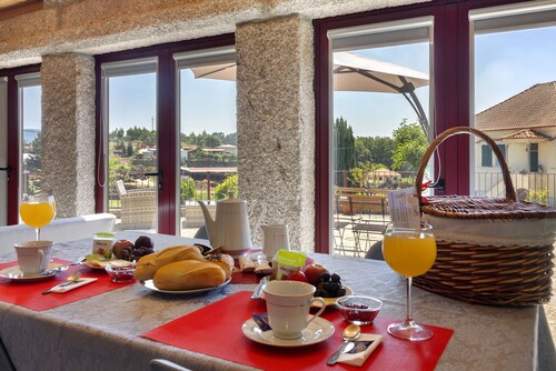 Quinta das Carvoeiras - Casa Do Alpendre - T2 with Lake View, Wi-Fi and Air Conditioning