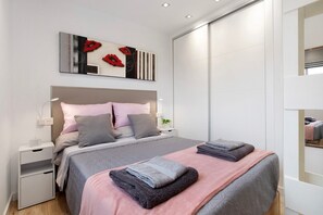 1 habitación, tabla de planchar con plancha, wifi gratis y ropa de cama 