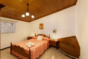 4 bedrooms, free WiFi, bed sheets - Holiday Home 'Balcón De Galaz' with Sea View, Private Terrace and Private Garden (Vega de San Mateo)