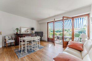 TV - Rose Mousse – Family Apartment in Pyla sur Mer with Garden (Arcachon)