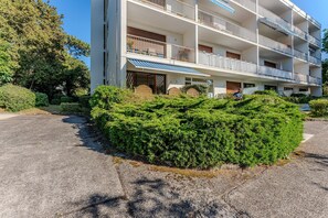 Exterior - Rose Mousse – Family Apartment in Pyla sur Mer with Garden (Arcachon)