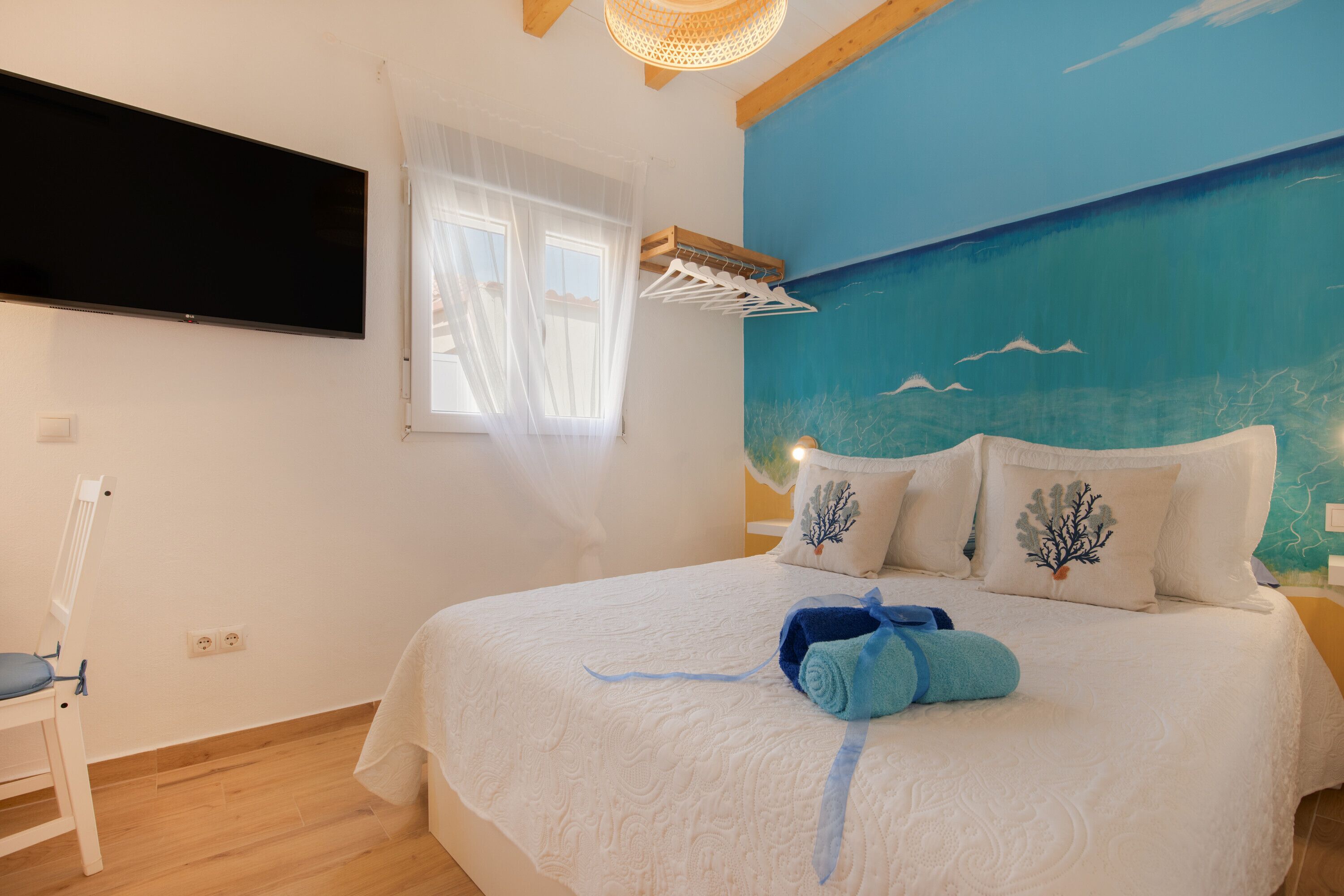 1 habitación, tabla de planchar con plancha, wifi gratis y ropa de cama 