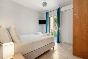 3 bedrooms, iron/ironing board, free WiFi, bed sheets - Apartment 'My Home Nidri 2' with Private Terrace, Private Garden and Air Conditioning (??d??)