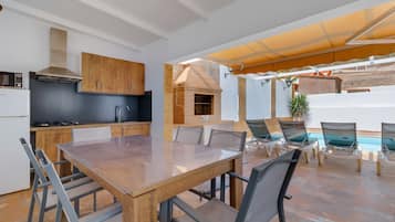 屋外ダイニングエリア