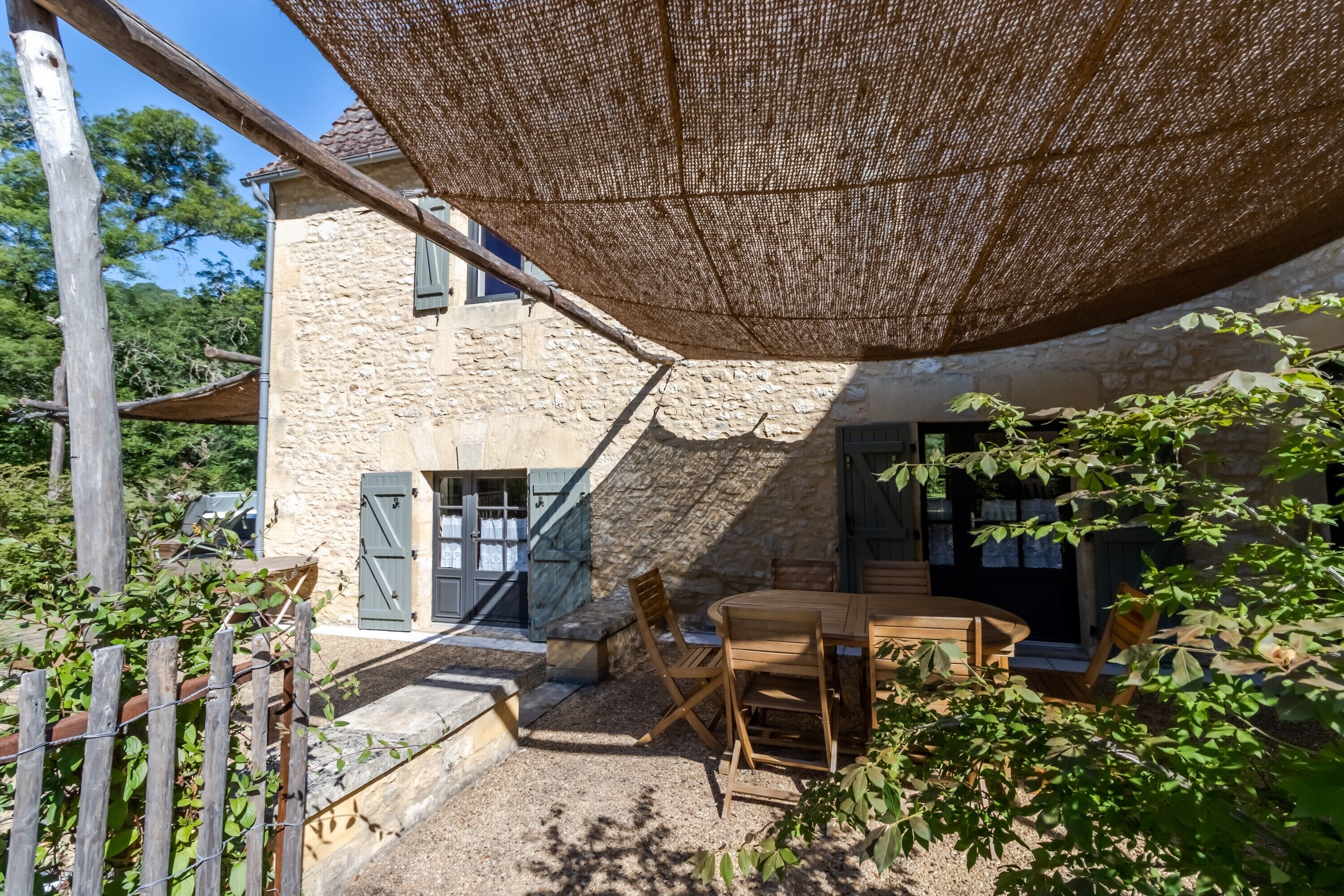 屋外ダイニングエリア