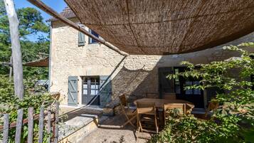 屋外ダイニングエリア