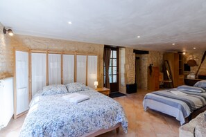 2 bedrooms, free WiFi, bed sheets