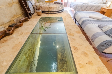 2 bedrooms, free WiFi, bed sheets. Holiday Home with Jacuzzi, Peaceful Haven in the Heart of Nature