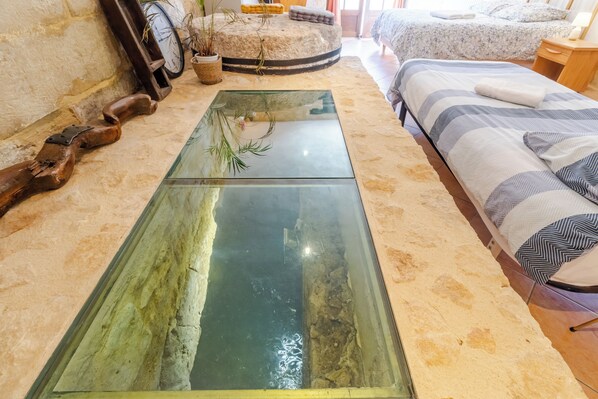 2 bedrooms, free WiFi, bed sheets - Holiday Home with Jacuzzi, Peaceful Haven in the Heart of Nature (Thonac)