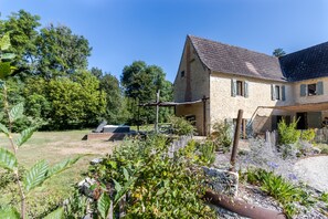 Exterior - Holiday Home with Jacuzzi, Peaceful Haven in the Heart of Nature (Thonac)