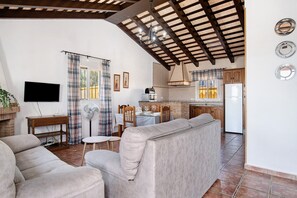 TV, fireplace - Holiday Home 'Huerta Del Sol 1' with Mountain View, Private Pool and Wi-Fi (Conil de la Frontera)
