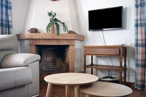 Télévision, cheminée