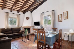 Dining - Holiday Home 'Huerta Del Sol 2' with Mountain View, Private Pool and Wi-Fi (Conil)
