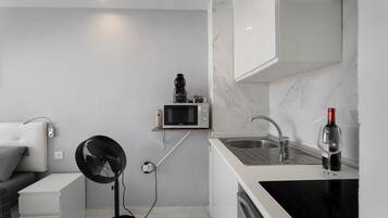 Fridge, microwave, stovetop, coffee/tea maker