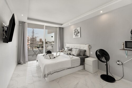 Ferienwohnung 'Las Americas Evening Escape' mit Meerblick, privatem Pool und Wi-Fi