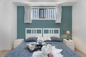 1 slaapkamer, een strijkplank/strijkijzer, gratis wifi, beddengoed